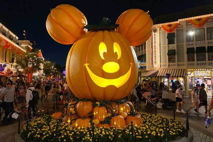 When does disneyland start decorating for halloween