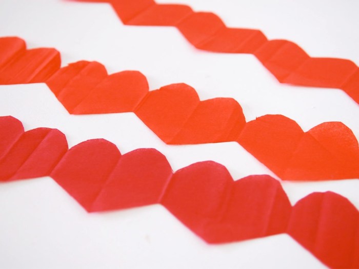 How to make paper heart chain decoration