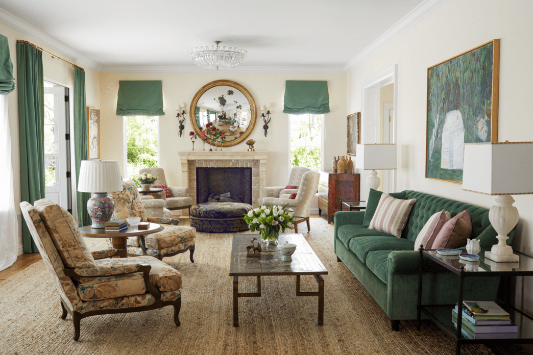 How to decorate a living room with antiques